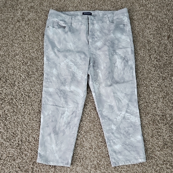 Bandolino Gray Ankle & Cropped Jeans - Picture 1 of 2